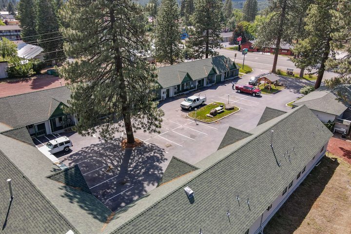 Green Gables Motel & Suites