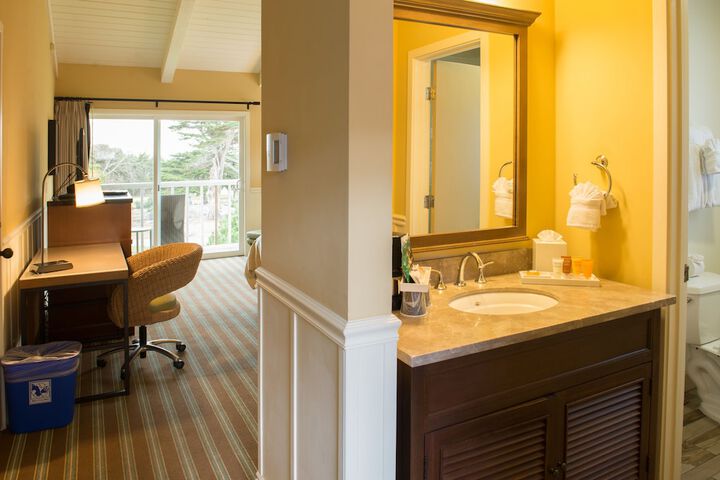 Lighthouse Lodge & Cottages