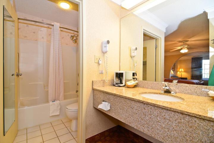Peach State Inn & Suites