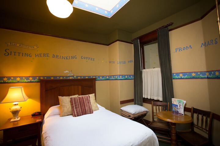 Room 11 of 24
