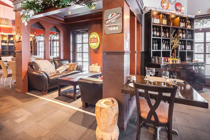 Lounge 118 of 138