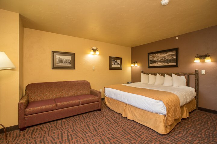 Elk Country Inn