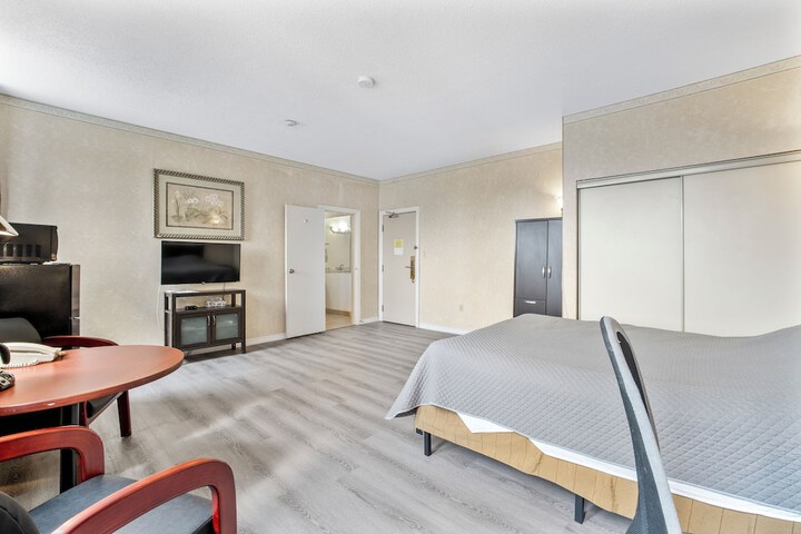 Room 51 of 68