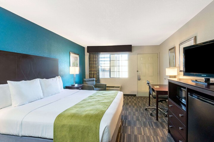 Room 14 of 16