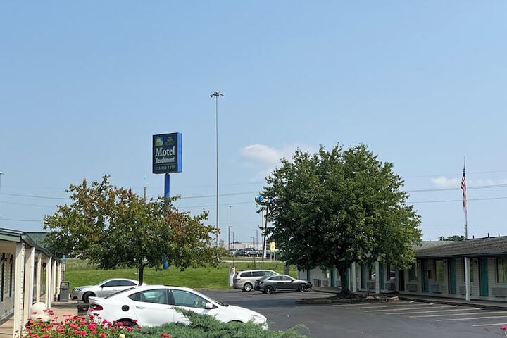 Hotel 2 of 8