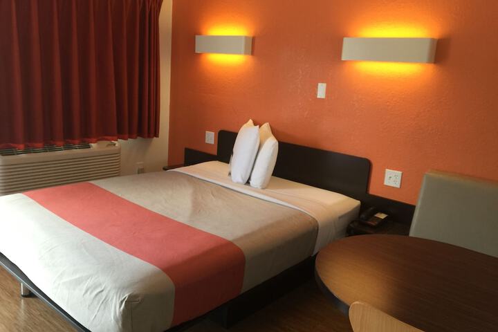 Room 32 of 40