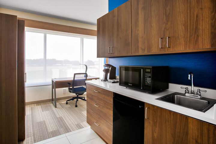 Holiday Inn Express & Suites Ontario by IHG