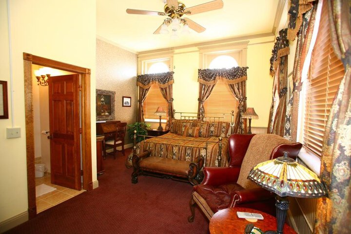 CARR MANOR