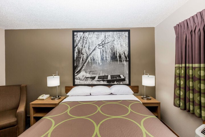 Room 10 of 18