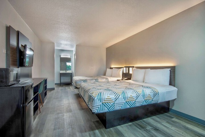Room 10 of 38