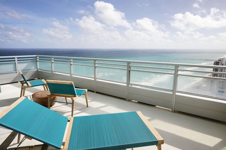 Signia by Hilton Diplomat Beach Resort