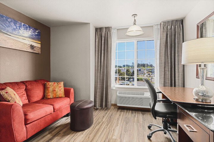 The Ashley Inn & Suites