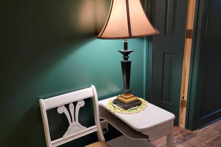 Room 28 of 62