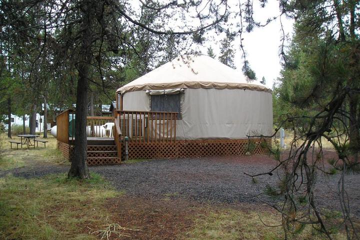 Bend-Sunriver Camping Resort 24 ft. Yurt 9