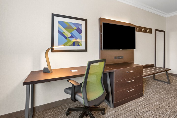 Holiday Inn Express & Suites Klamath Falls Central by IHG