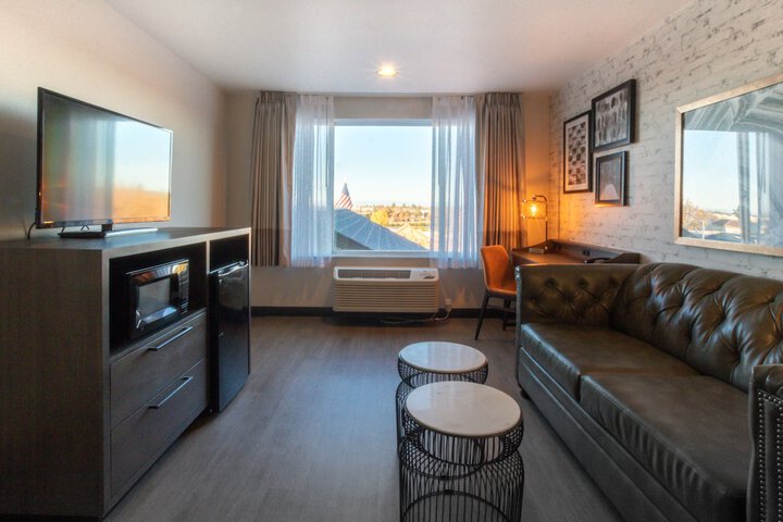 Room 10 of 37