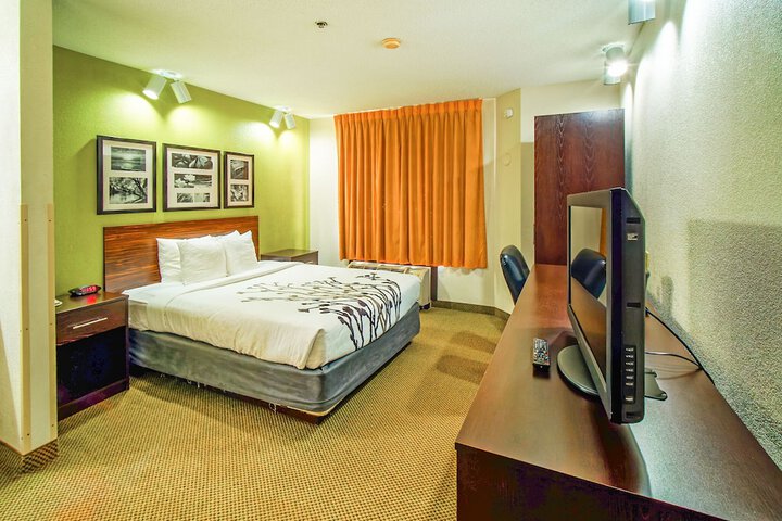 Room 8 of 17