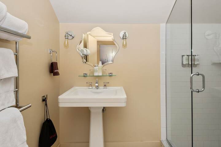 Room 19 of 53