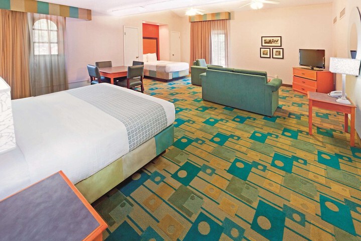 Room 4 of 6