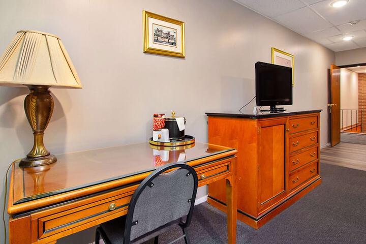 Room 34 of 47
