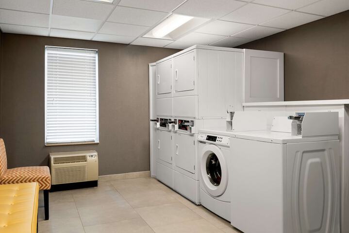 Room 13 of 34