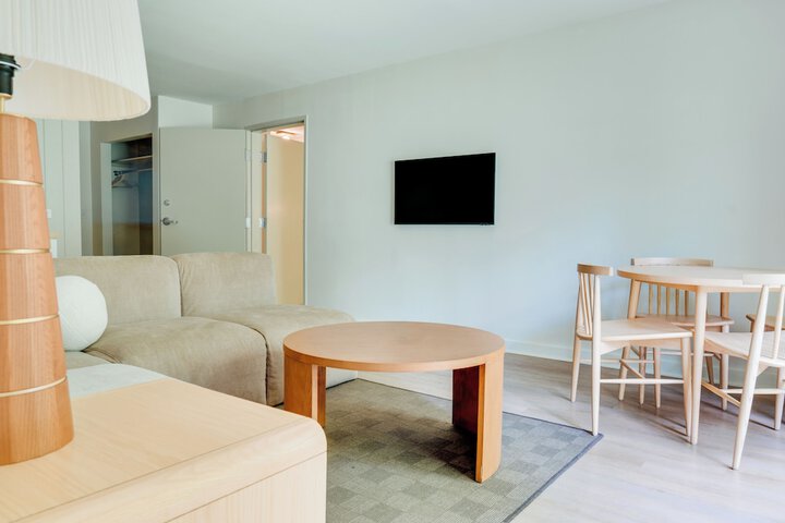 Room 16 of 65