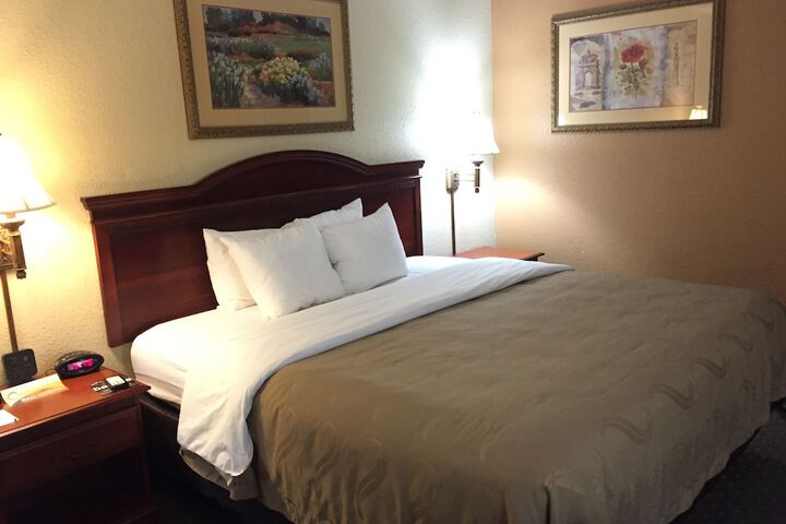 Room 32 of 39