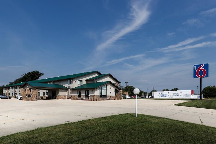 Motel 6 Kewanee IL