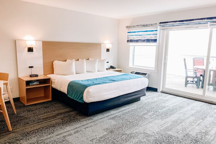 Room 25 of 102