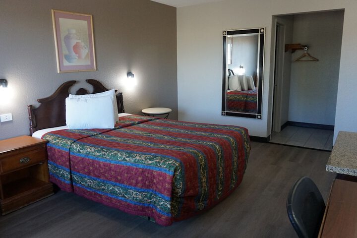 Room 11 of 15