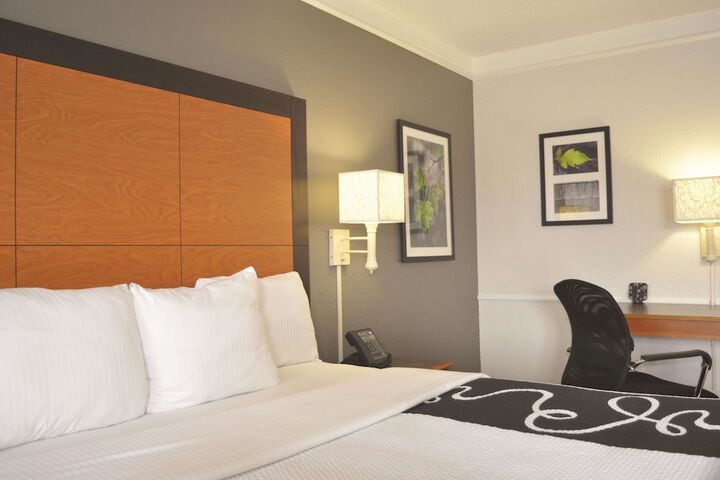 Room 40 of 102
