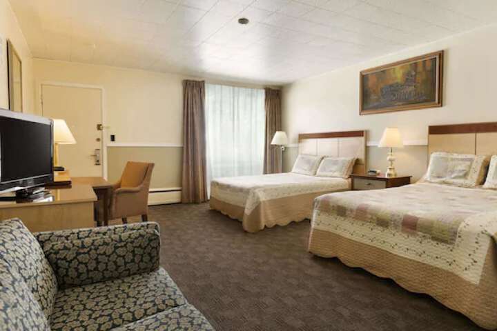 Room 17 of 28