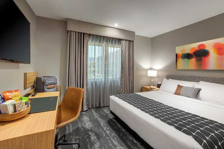 Room 7 of 16