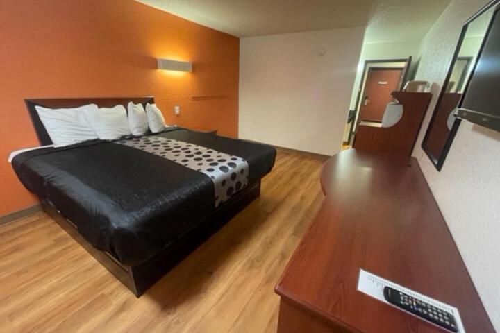 Room 14 of 18