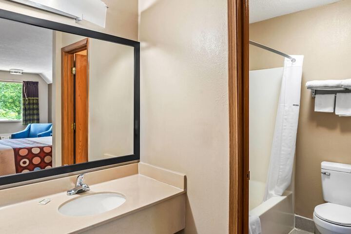 Super 8 by Wyndham Brownsburg