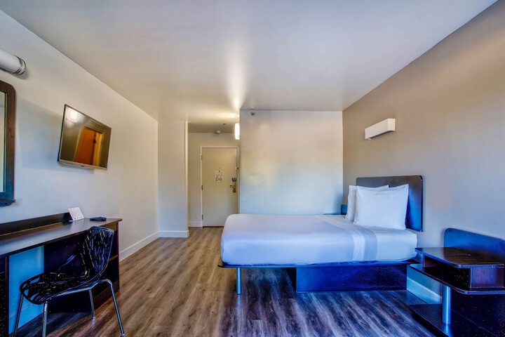 Room 16 of 30