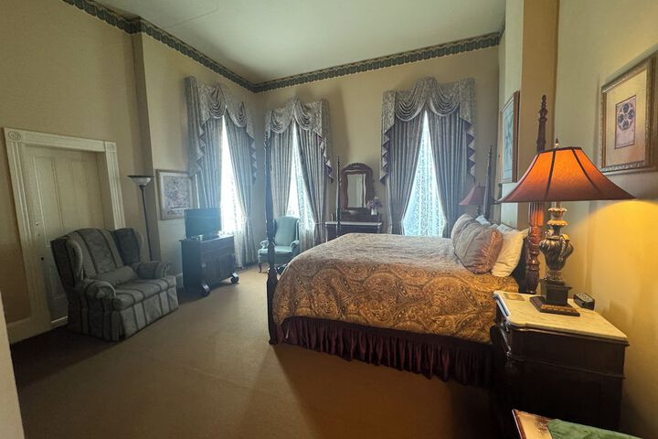 Room 77 of 142
