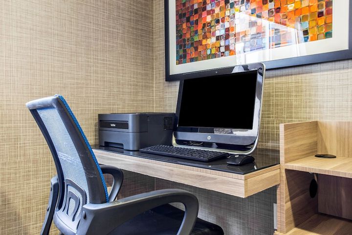 Business Center 37 of 38