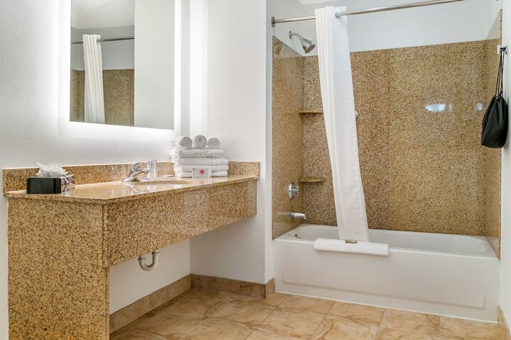 Country Inn & Suites by Radisson Rossford - Toledo South