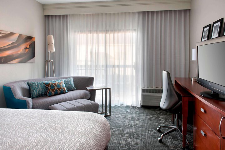 Room 13 of 25