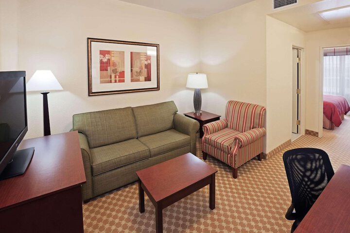 Room 6 of 16