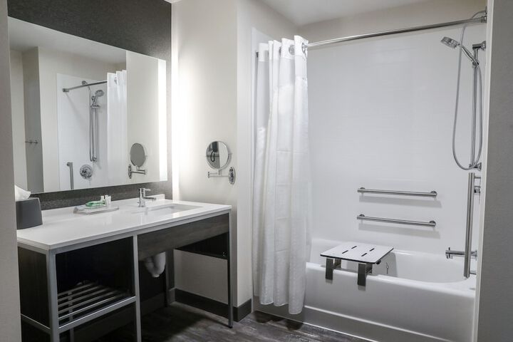 Room 33 of 49