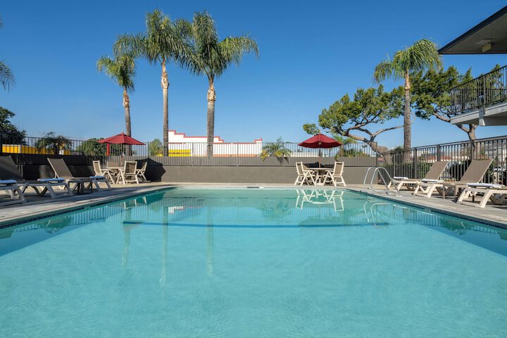 Pool 4 of 30