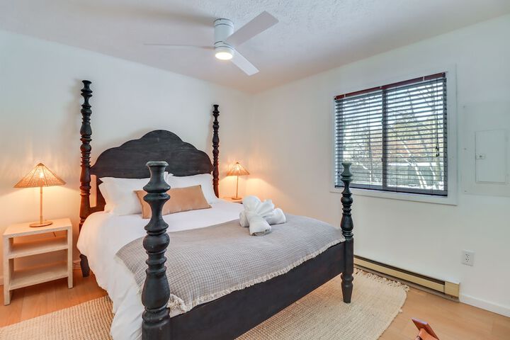 Family Home in Long Pond w / Fire Pit & Lake Access