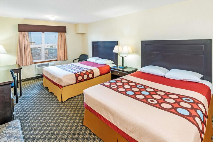 Room 9 of 18