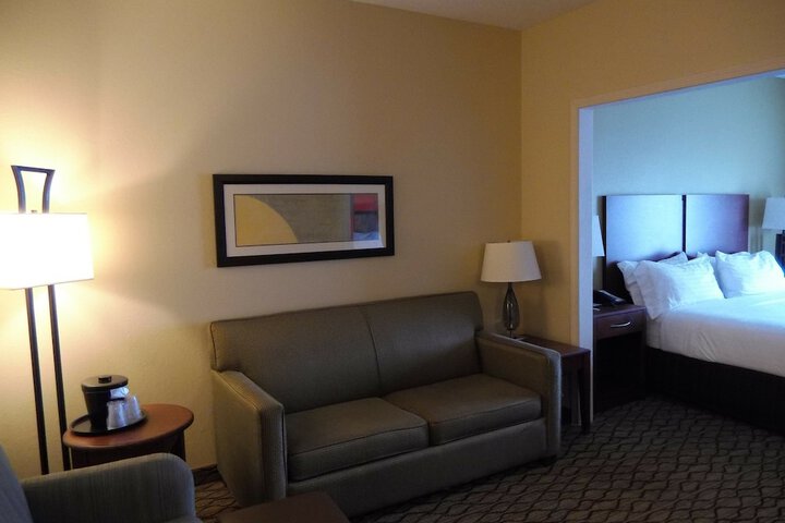 Room 37 of 62