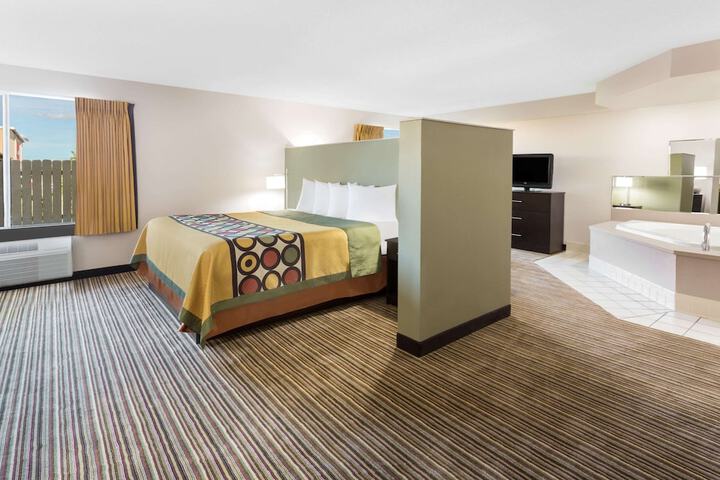 Room 11 of 34