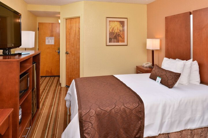 Room 9 of 32