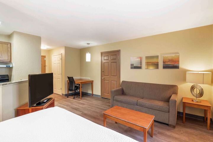 Room 21 of 33