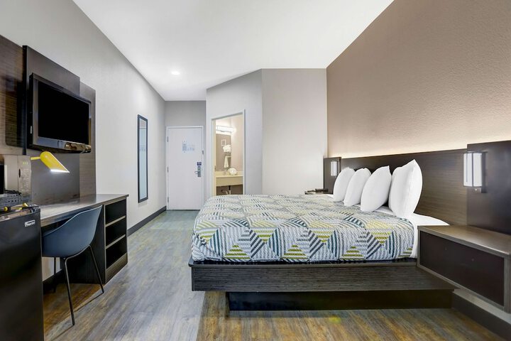Room 30 of 41